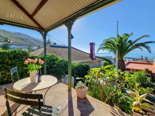 Kalk Bay Apartment | Kalk Bay Cottage with Patio Harbour View