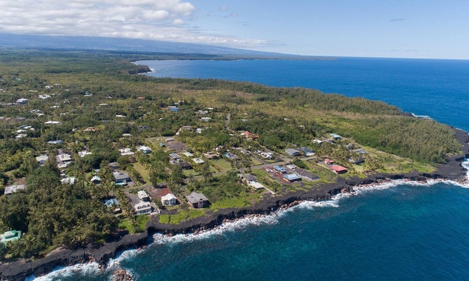 Keaau House | Kaloli Sunrise By The Sea 2 Bedroom Home by Redawning