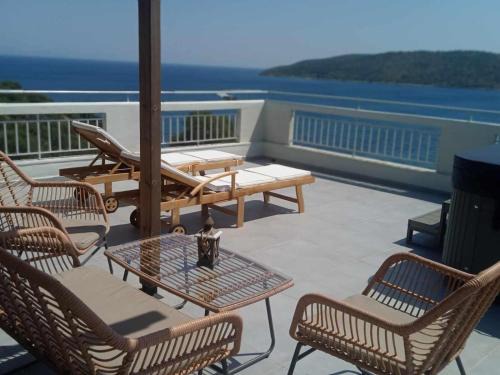 Karvelas Apartment | Kamares View (Απέραντο Γαλάζιο)