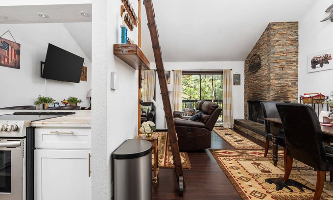 Shaver Lake Condo | Kamp Kokanee-cute & cozy condo 5 mins from town & the lake!