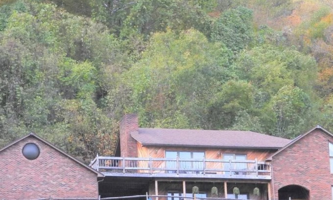 Charlton Heights House | Kanawha River Mountain House