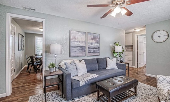 Raytown House | Kansas City Rim: 3bd/1ba house
