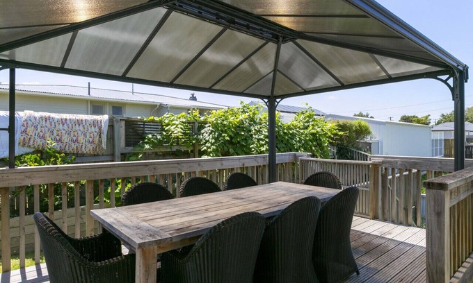 Taupo House | Karamu Retreat - great base for group or family, quiet area, two storey, sunny with outdoor deck.