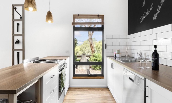 Blewitt Springs Cottage | Karawatha Cottages - RELISH COTTAGE