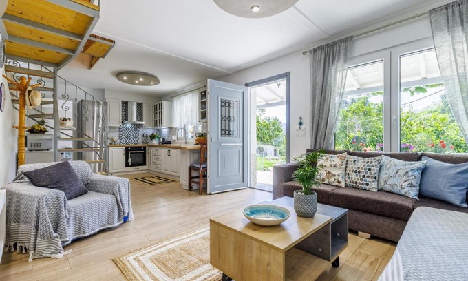 Skopelos Villa | Karderina Cozy Cottage by the River