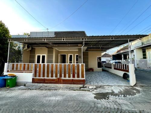 Yogyakarta House | Karenra Guest House In Downtown 3 Cheapest Rooms