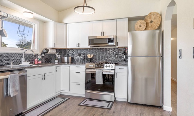 Fairview Condo | Karluk Oasis, Bright Luxury Condo, Near Downtown