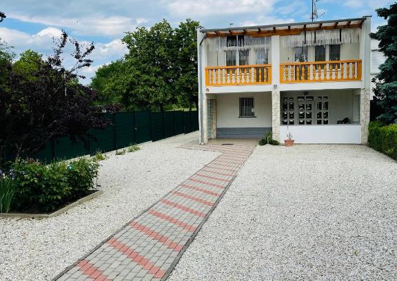 Bukfurdo House | Karolin Apartman