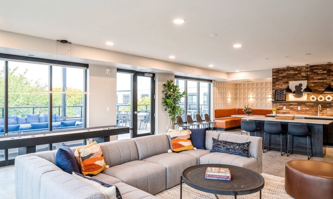 Harrison Apartment | Kasa Bryn Mawr Minneapolis