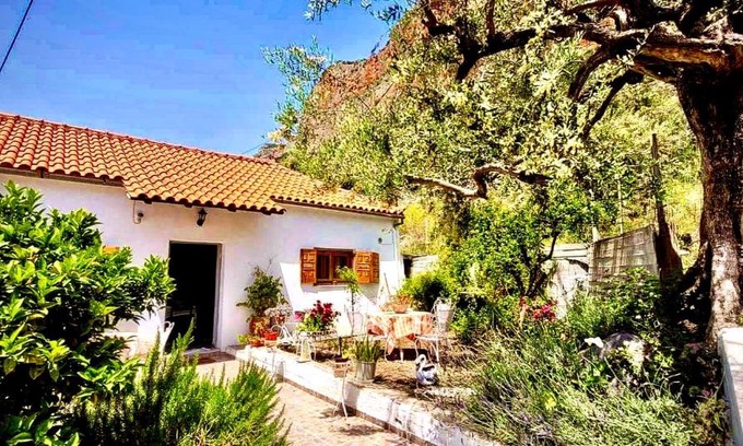Leonidio House | Kathy’s rock house