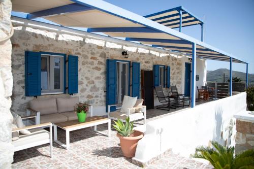 Decentralized Administration of the Aegean House | Katoikia Maggie, guest house with patio and pool