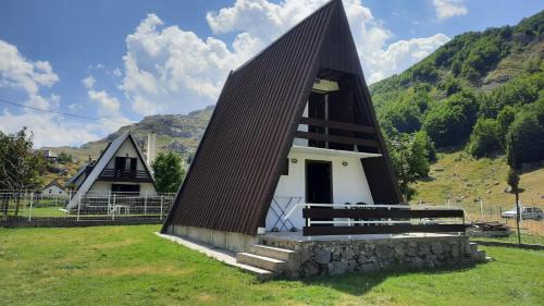 Podgorica Capital City Ski Chalet | Katun Mokra accommodation & horseback riding