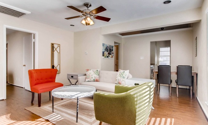 Oak Lawn Apartment | Katy Trail Cosy and Elegant