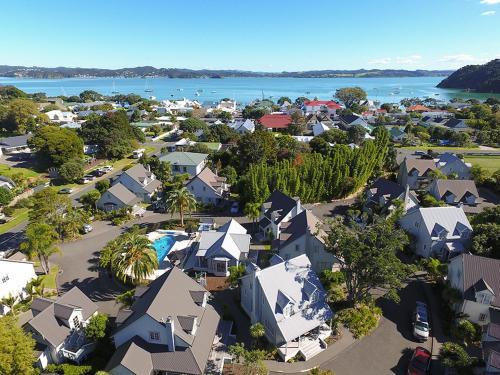 Russell House | Kauri Cottage 2 or 3 Bedroom - Russell Cottage Collection