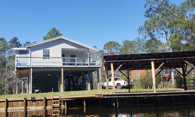 Milton House | Kayaking paradise! Bring your boat Has boat dock!