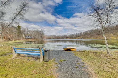 East Stroudsburg House | Kayaks and Lake Access Poconos Gem with Hot Tub