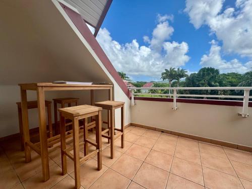 Gros Raisins Apartment | Kaz Caraïbes spacieuse, accès piscine et plage - Résidence