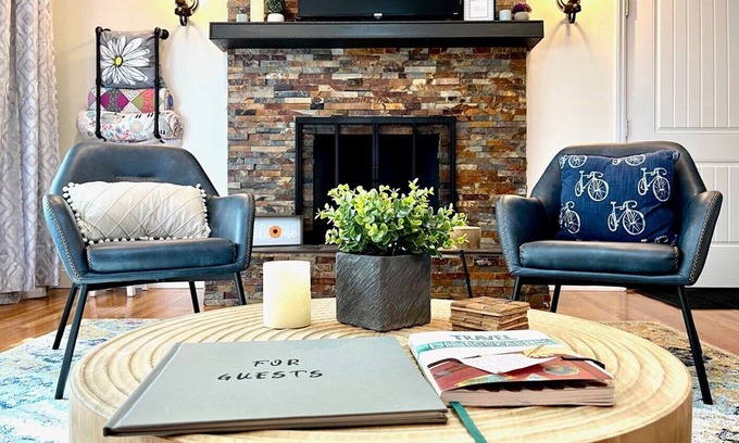 Kansas City House | KC Charmer! King Bed/Soaker Tub/Air Hockey on Quiet Street!