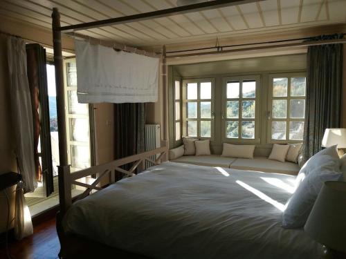 Ano Pedina House | Kedros - Α Stone maisonette with lounge and 2 bedrooms