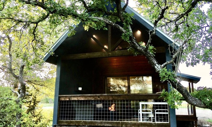 Dripping Springs Apartment | Keep it Cozy, Cabin w/ view and Pro Coffee Setup
