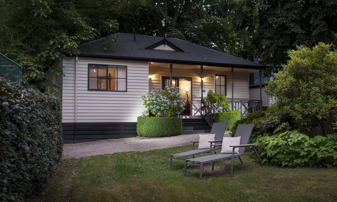 Sassafras Cottage | Keepers Cottage At Moulton Park Estate - Nestled amongst an extensive English inspired garden at the original Moulton Park Estate.