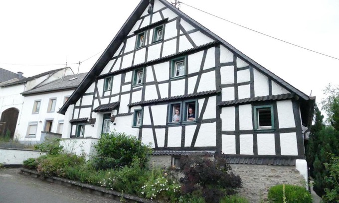 Schalkenmehren House | Kellisch Haus