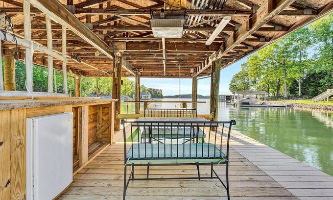 Penhook House | KELLY KOVE-BEACH AREA, NICE COVE