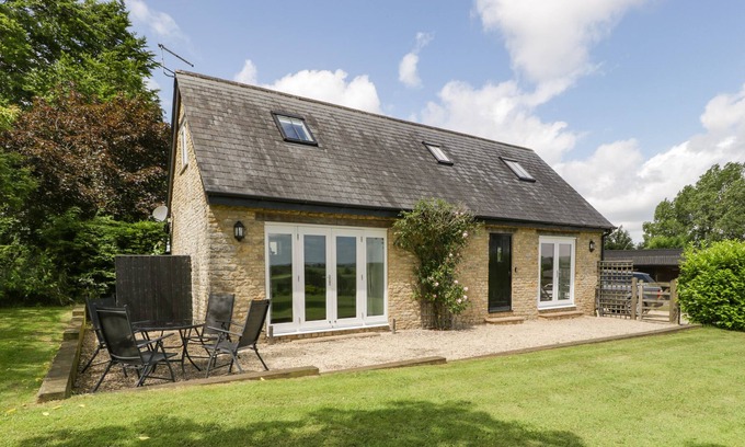 Corton Cottage | KELPERS BARN, pet friendly, with open fire in Gillingham