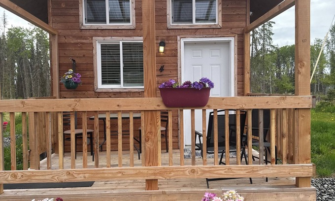 Soldotna House | Kenai River access! Cute little cabin with a loft