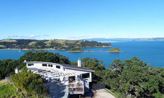 Surfdale House | Kennedy Point Vineyard Estate