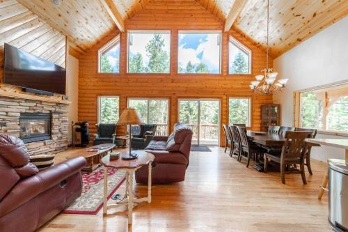 Meadow View Heights House | Kenner Retreat Fire Pit