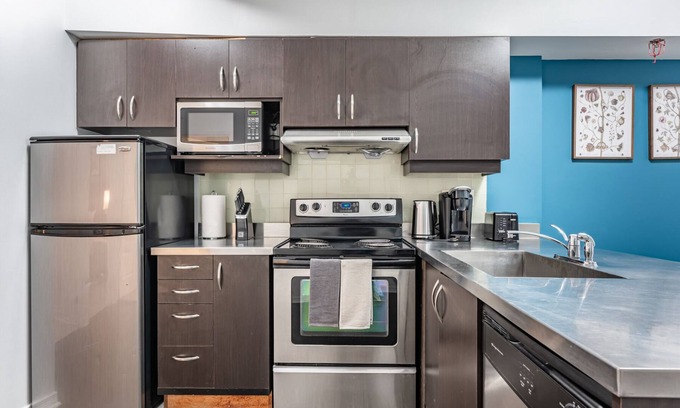 Kensington Market Hotel | Kensington Place Apartments