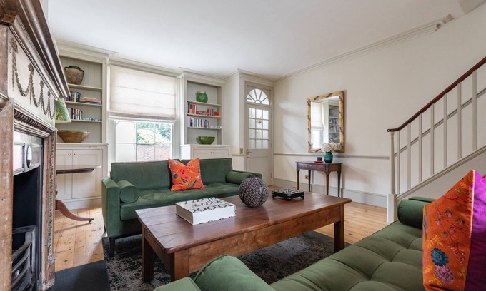 Campden Apartment | Kensington Place IV by onefinestay
