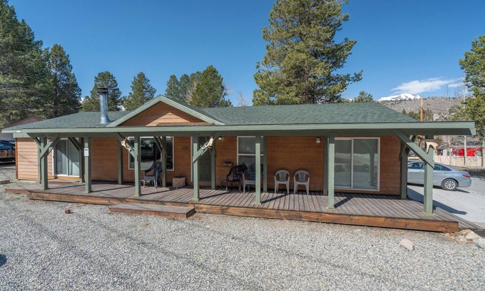 June Lake House | Kenton House- Village Location, Walk to both June & Gull Lakes and Shops and Restaurants