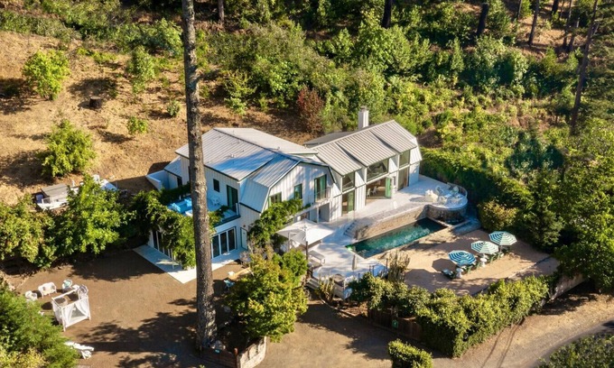 Kenwood Apartment | Kenwood Lodge - 5 Bedroom/En-suite, Pool, Views