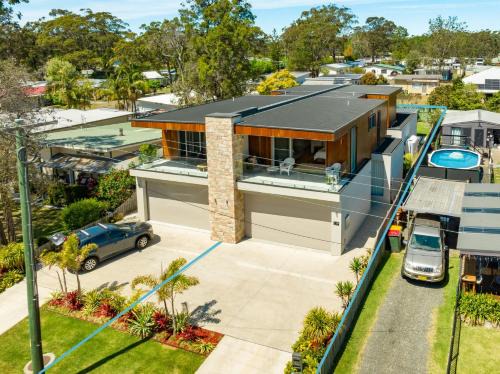 Huskisson House | Keppel - Pet Friendly - 4 Mins Walk to Beach