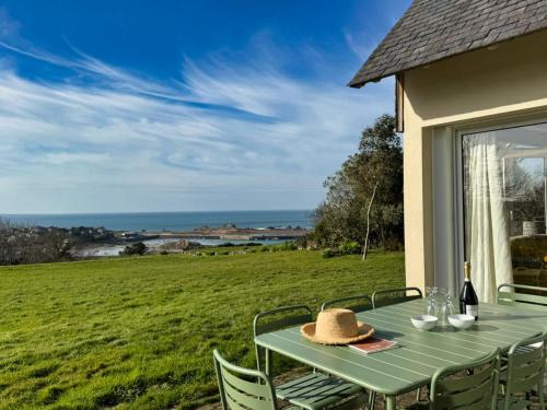 Plougasnou House | Ker Wind - panoramic sea view house Primel 8-10p