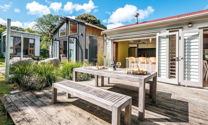 Ostend House | Kereru - Waiheke Holiday Home