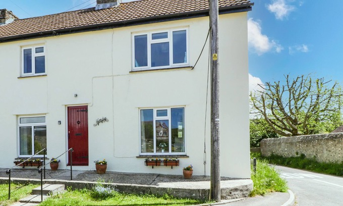 Cerne Abbas Cottage | KERRIDGE, pet friendly, with open fire in Cerne Abbas