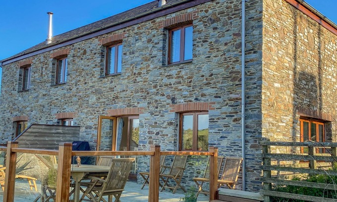 Totnes House | KESTREL, 19 DARTMOUTH GREEN, pet friendly in Blackawton