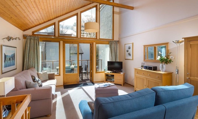 Keswick Cabin | KESWICK BRIDGE HELVELLYN 5, family friendly, with a garden in Keswick