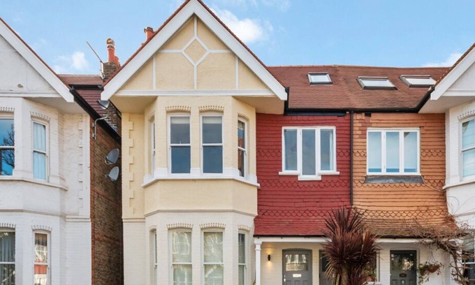Kew Apartment | Kew Village- Modern, Pets Welcome 3Bed