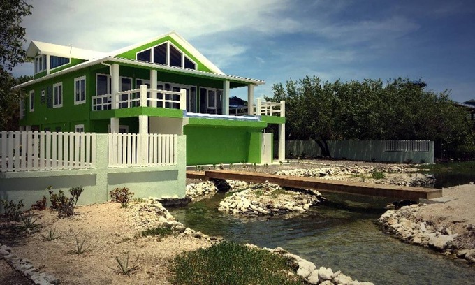 Isla de Utila House | Key Lime Castita- Ocean Front - 2 Bedroom -