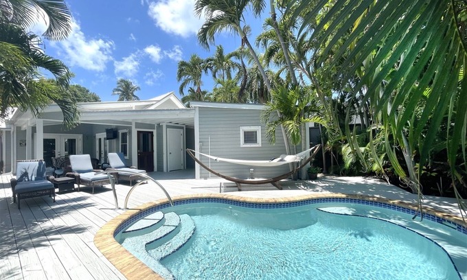 White Street Gallery District Cottage | KEY LIME COTTAGE - an adorable Monthly rental