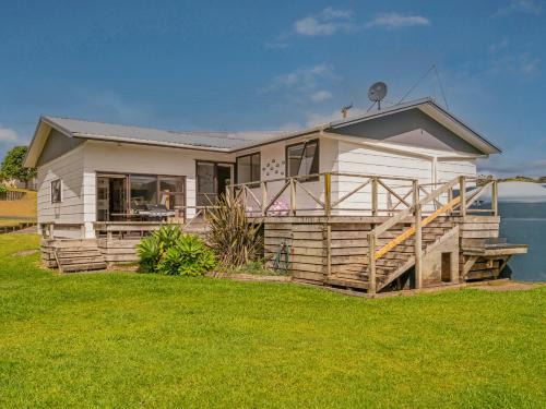 Whangapoua House | Key to Whangapoua - Whangapoua Holiday Home