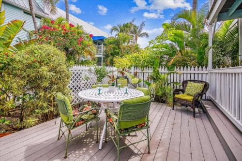 Truman Annex House | Key West Charming by AvantStay Communal Pool Gated Community Near Fort Zachary Taylor Park Week Long Stays