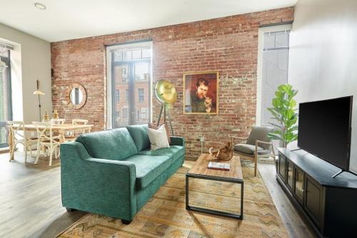 Downtown Boston Apartment | Keyless Monthly Discounts Fully Furnished 4br 2ba Loft