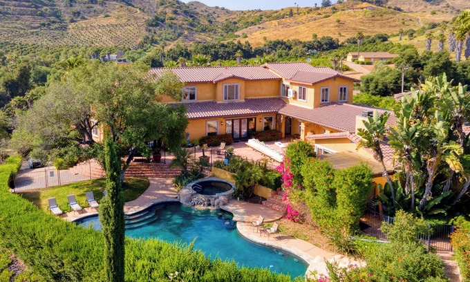 Valley Center Villa | Keys Creek by AvantStay | Sleeps 42, Luxury Estate