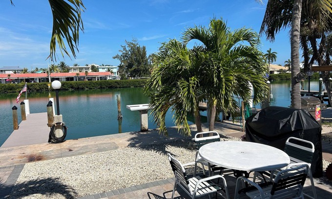 Key Colony Beach Villa | Keys Hideaway - Canal/Dock - Cabana Club - Pickleball - Remodeled 2/2 Villa