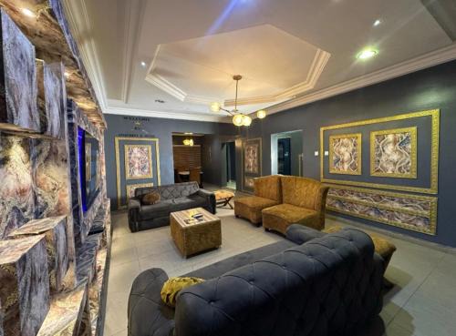 Gwarinpa Estate Apartment | Kf Apartments, Swimming pool, Gym, Wifi